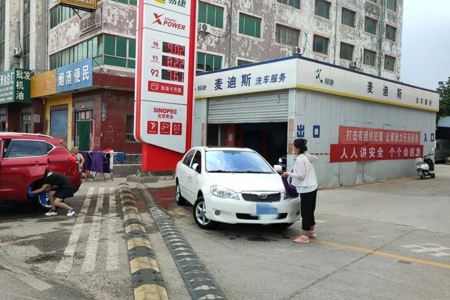 暴雨天雨水洗车,下暴雨免费洗车