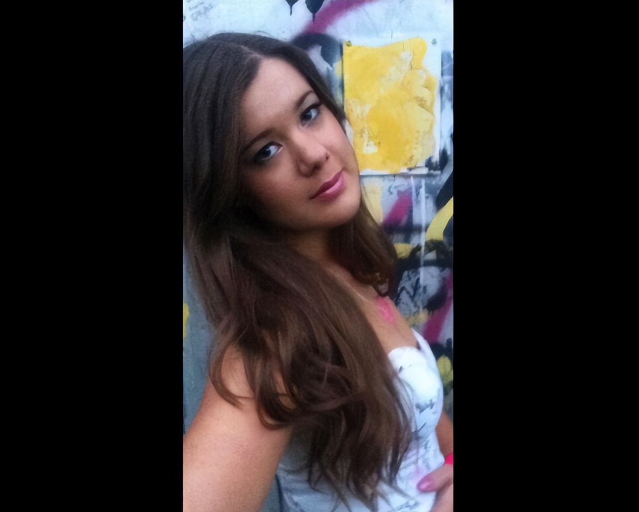 英国女人整容变成卡通人物,英国模特花34万整容