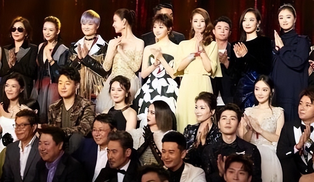 横店群演不够用了他们都在忙什么,横店20万群演现状