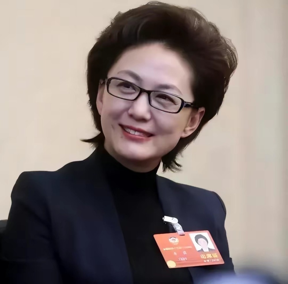 原央视主持人海霞近况,央视主持人海霞有几个儿女