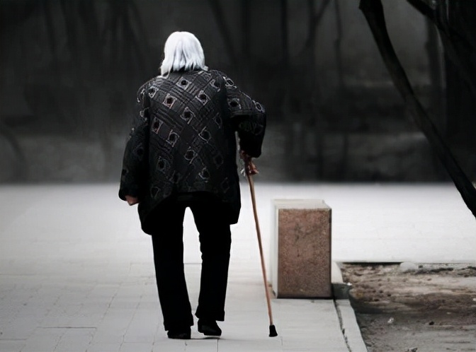 老人家胡言乱语是什么原因,老人寿终正寝该怎么说