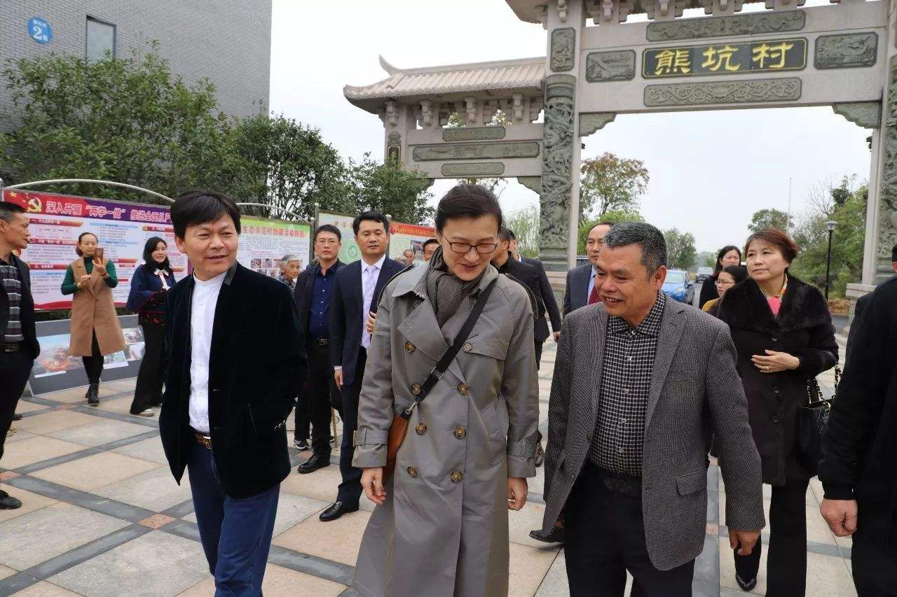 董倩滚出,董倩在央视主持过什么节目