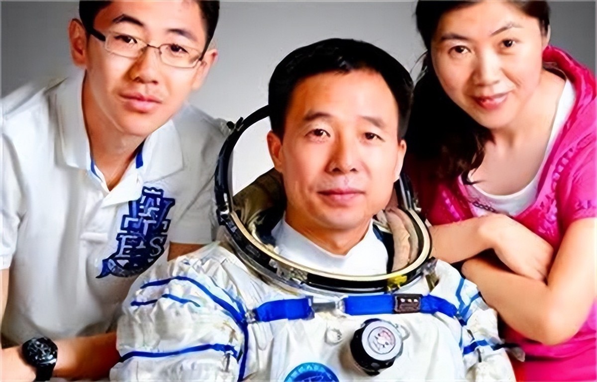 航天员老婆都是什么职业,航天员父母有什么特殊待遇