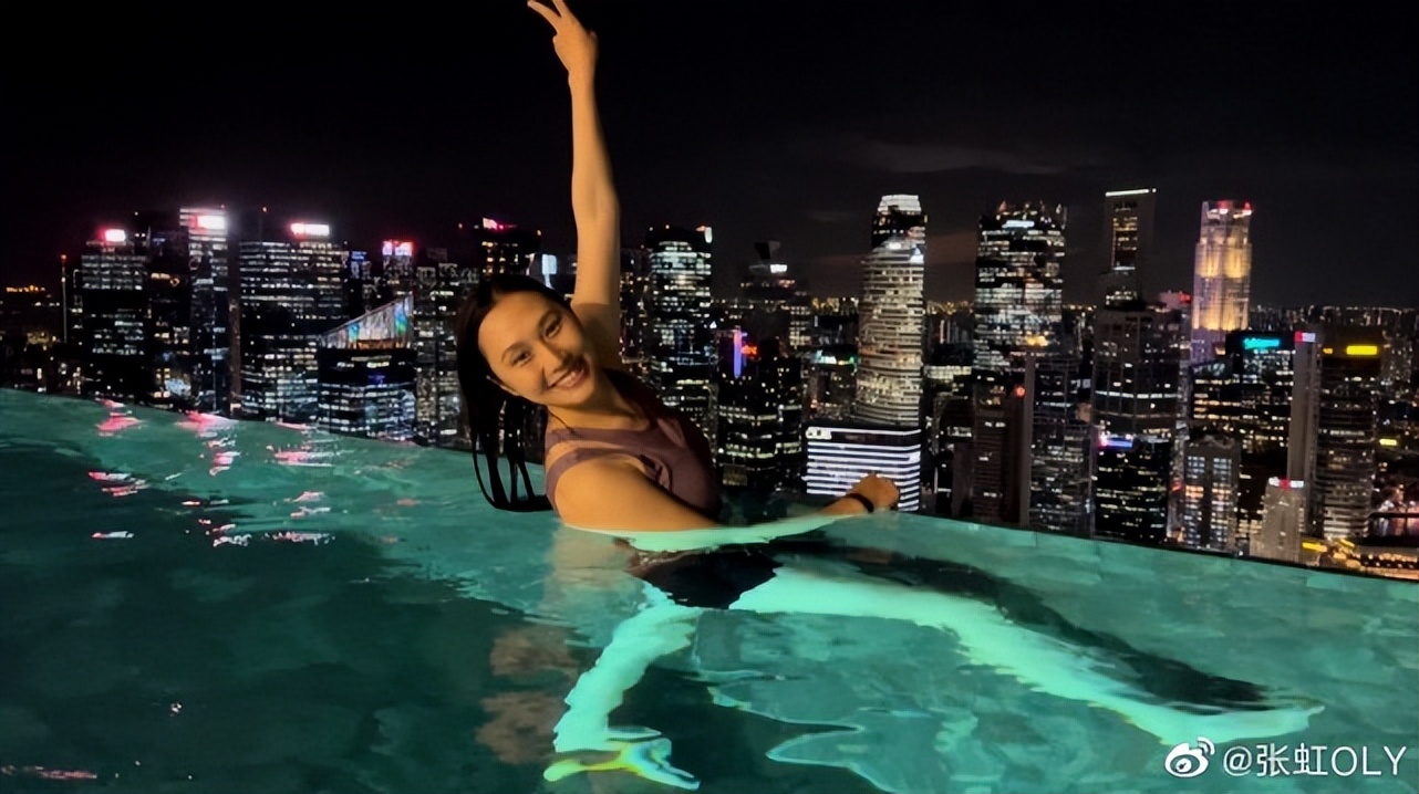 中国冬奥冠军环球旅行：合影总统，享奢华酒店无边泳池，迪拜冲沙