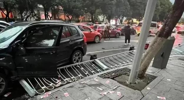 广州宝马撞人致5死13伤判决书原文,大快人心的交通事故处罚