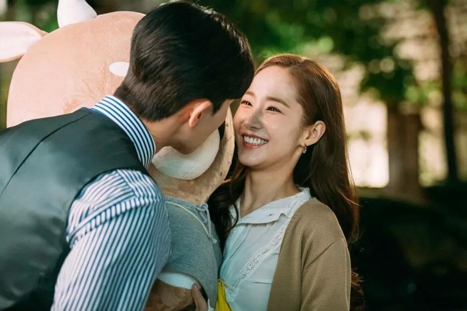 故事：租男友过年，他肤白貌美哄得二老满意，但我还是想银货两讫