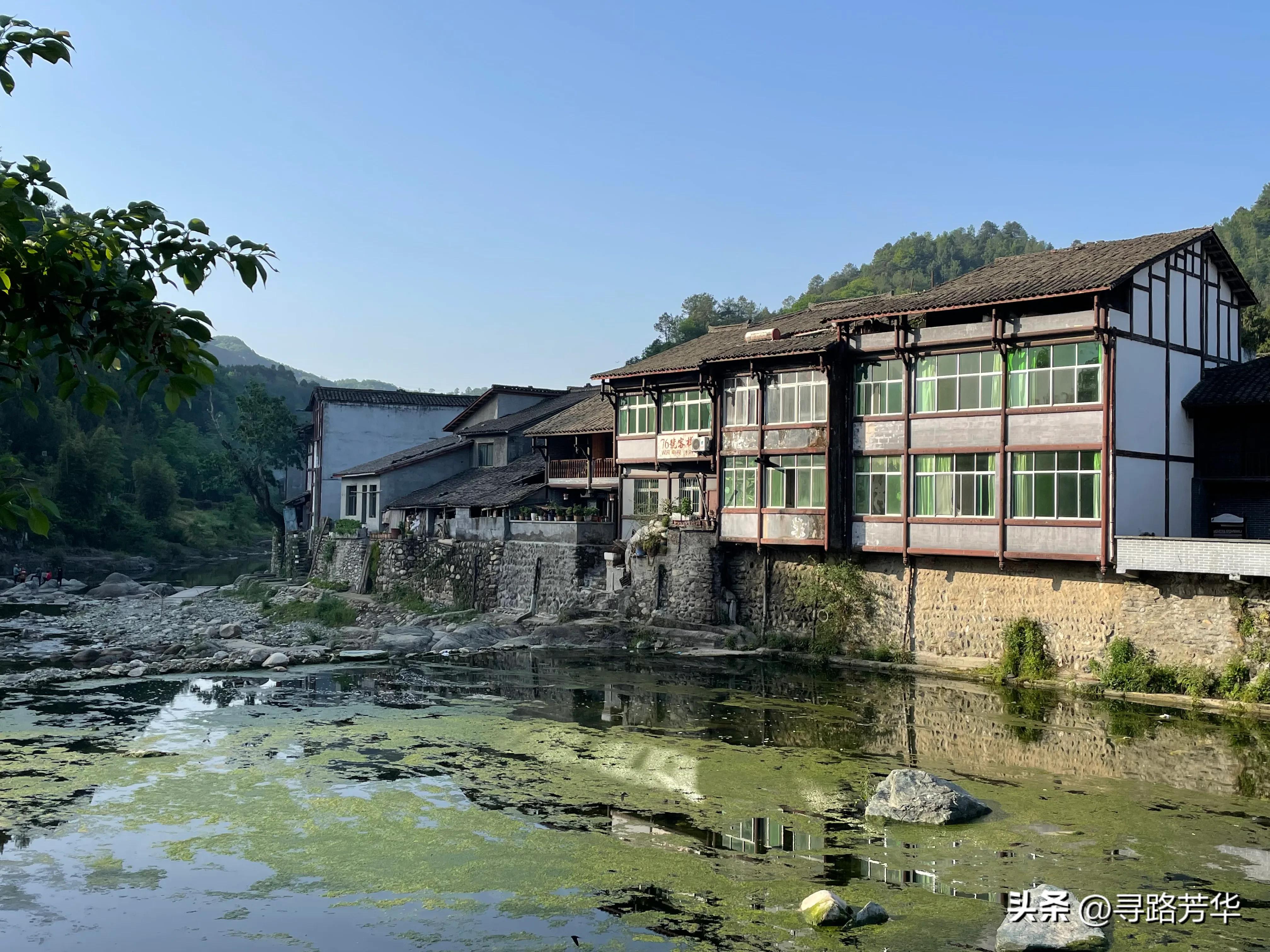 驻足在青木川古镇,那座校门似笔架的辅仁中学