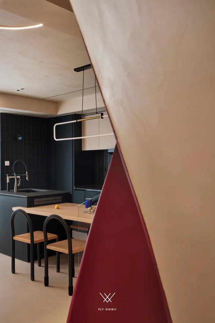 适合一个人的跃层,一室一厅单身男人布局