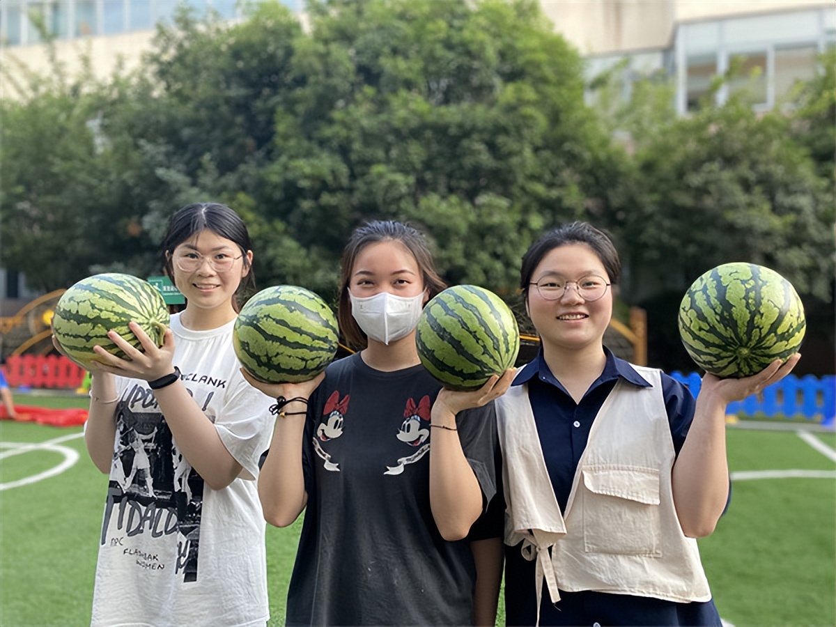 鍚堣偉甯傚惎鏄庢槦骞兼暀闆嗗洟鎬诲洯,骞煎効鍥冻鐞冩椿鍔ㄧ柉鐙傜殑瓒崇悆