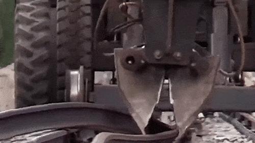 高铁钢轨数百公里没有缝，热胀冷缩咋办？不怕，中国有绝招