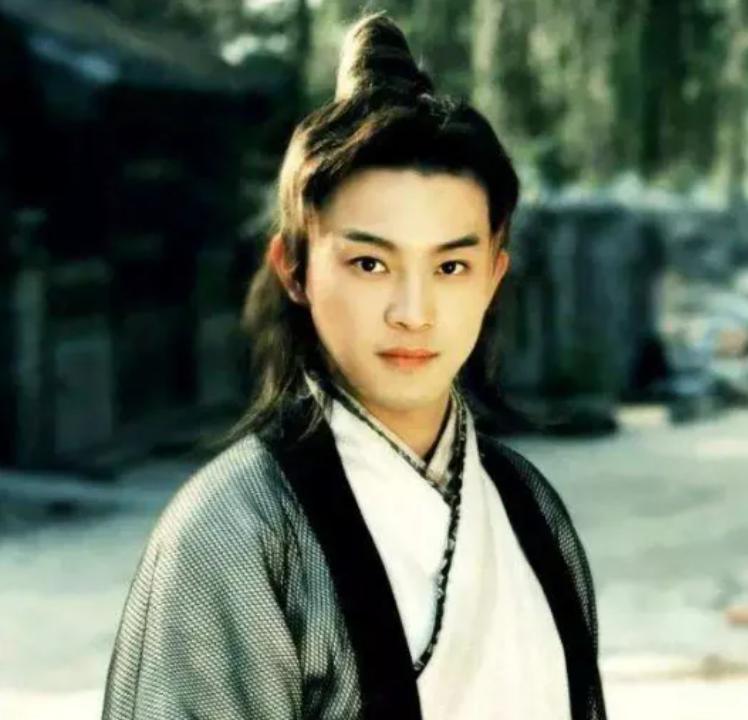 发际线秃的男星,盘点十大秃头男星佩戴假发