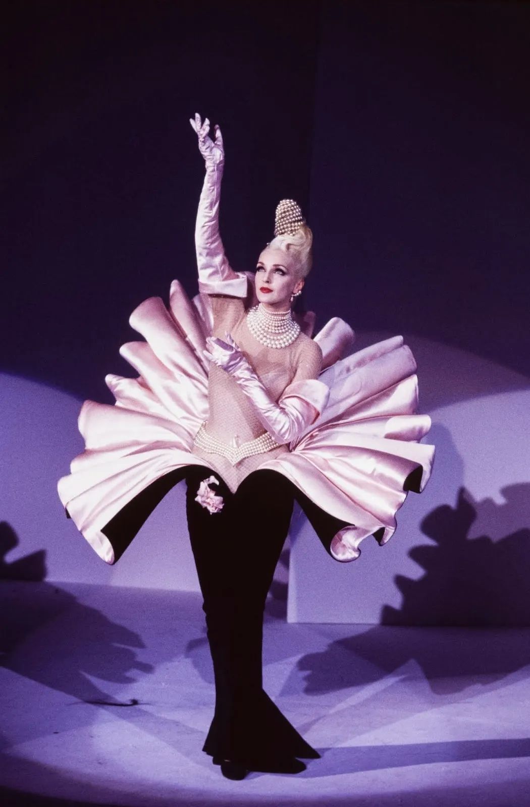 BLACKPINK全员上身的品牌究竟什么来头？