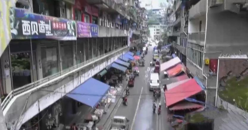 洗脚、陪聊、送鸡蛋……贴心“服务”让老人一掷千金！