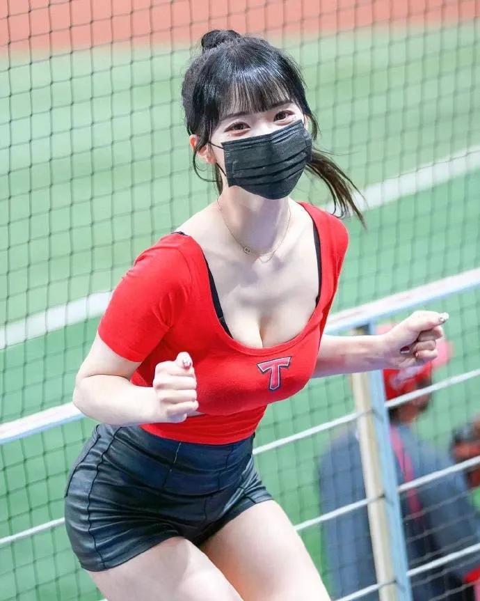 世界杯韩国拉拉队队长李多惠,韩国世界杯足球赛拉拉队队长