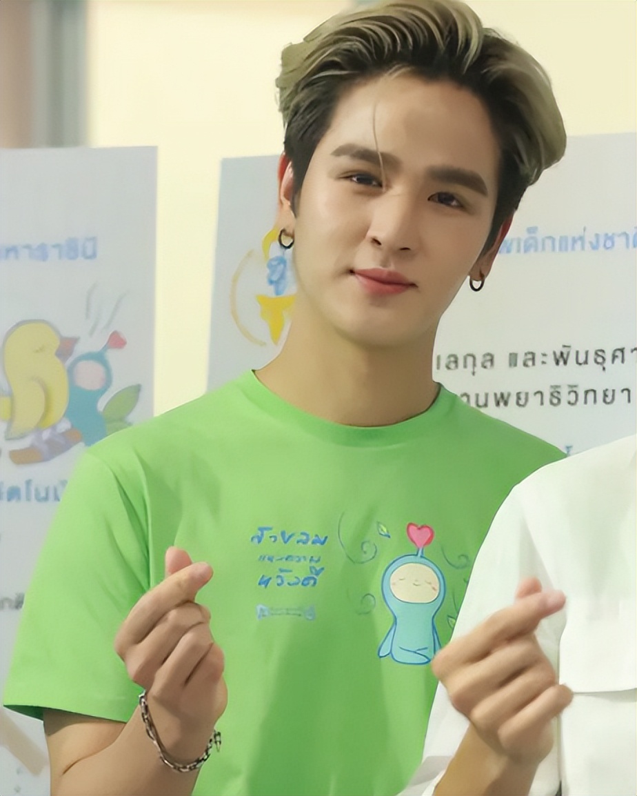 泰国明星直播被中国粉丝调侃,泰国偶像被粉丝围堵