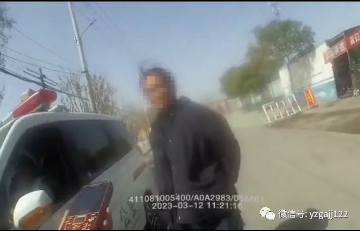 警心暖民心老人大意丢失手机,市民大意丢手机暖心民警帮找回