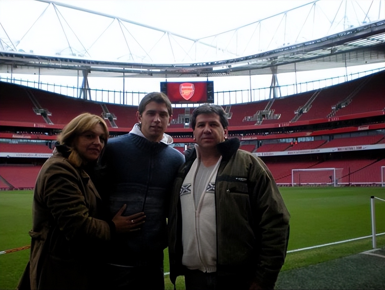 马丁内斯十年饮冰,马丁内斯成名战