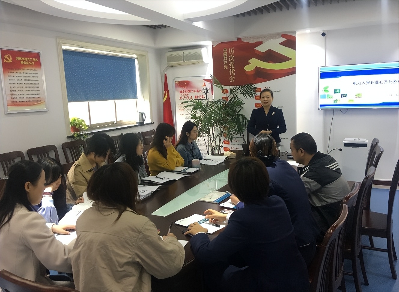 以品质赢得客户以服务提升价值,服务好客户为客户创造价值