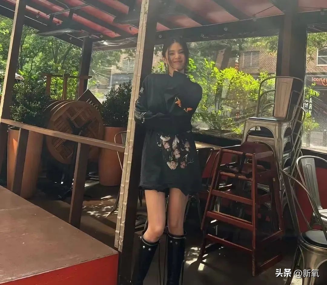 韩素希在ins上的画，真的是好担心她