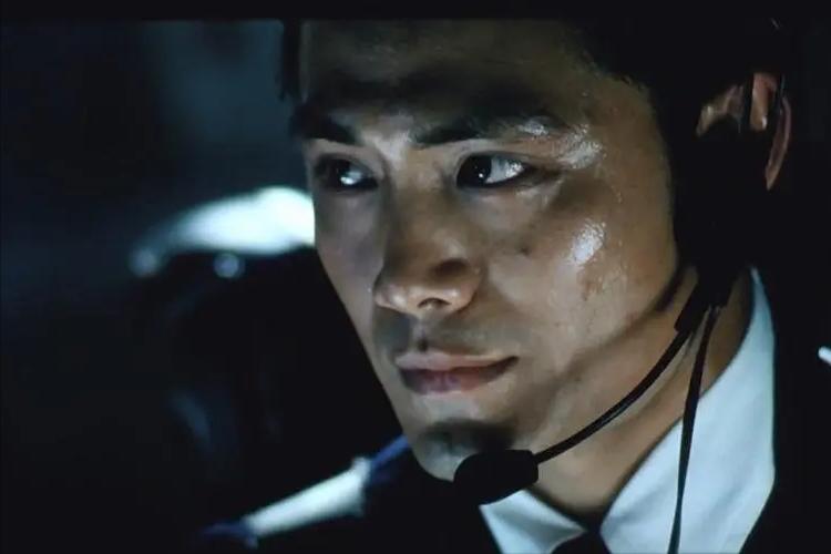 寻求集体认同的救助者，是生与死的过渡性标准，连通众人伦理情感