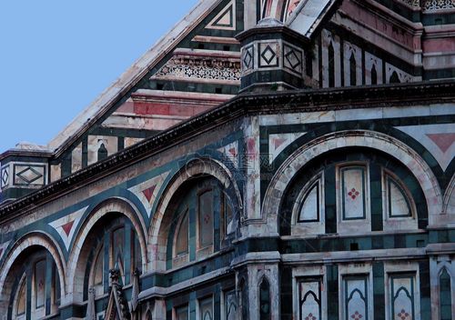 承包物业公司需要哪些资质和手续,转让物业的商铺需要注意什么