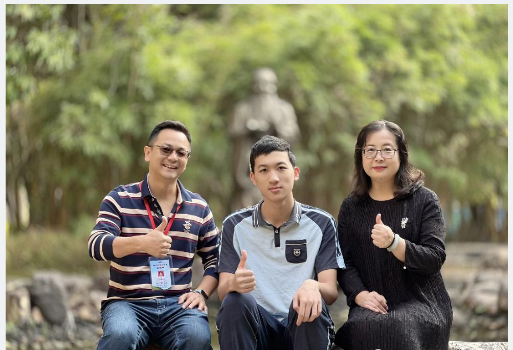 蒋岱兵夺得国际奥赛金牌正脸照片,广西高中物理竞赛蒋岱兵