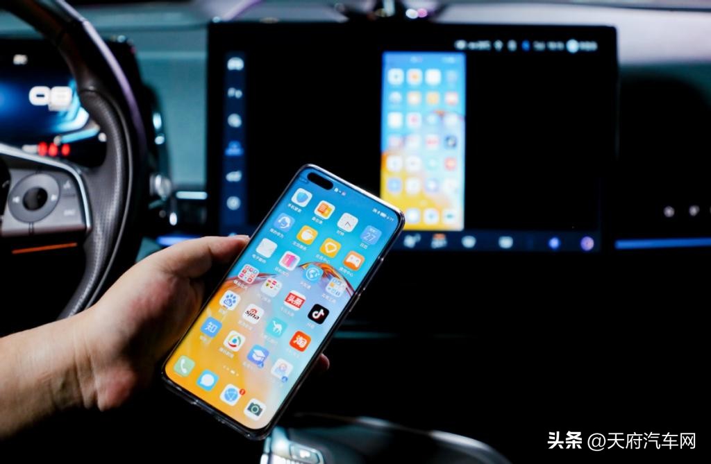 “双核鸿蒙”比啥都快，看北汽魔方如何在成都火爆出圈？