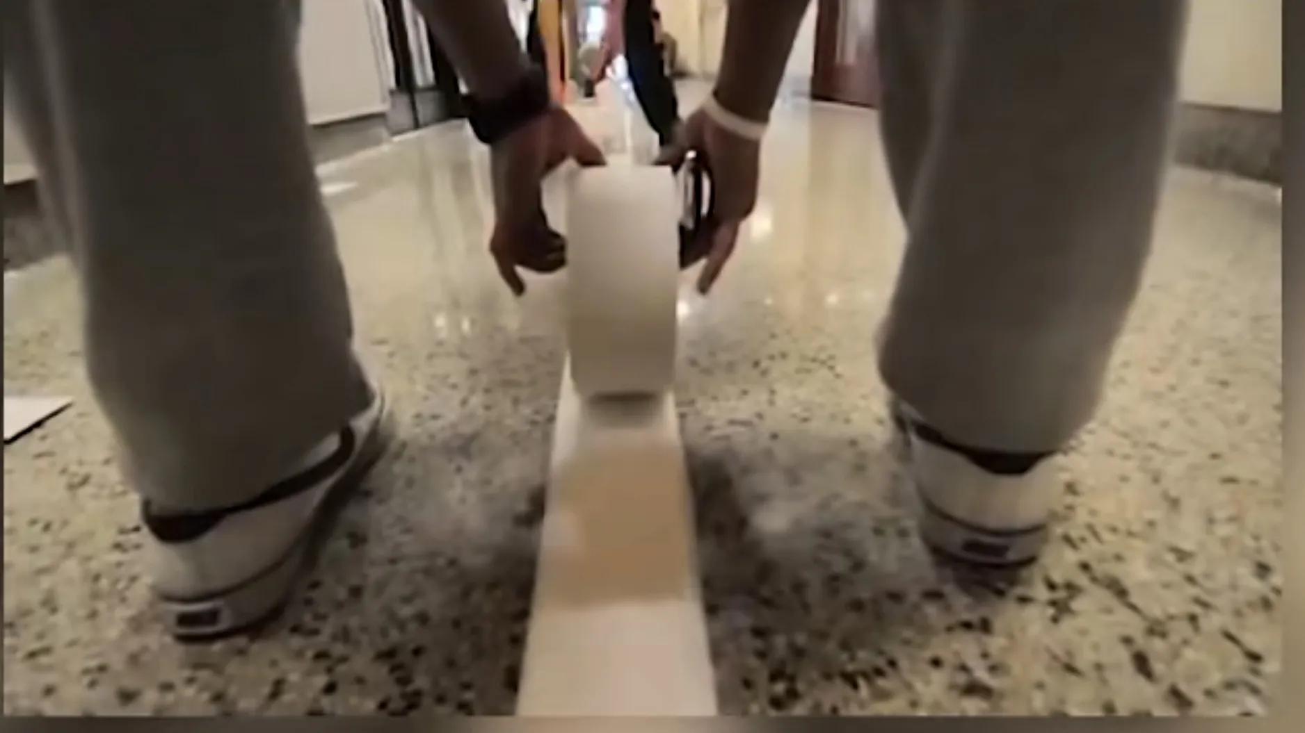 一张足球场大小的纸能叠多少次,足球场大的折纸最多能折几次