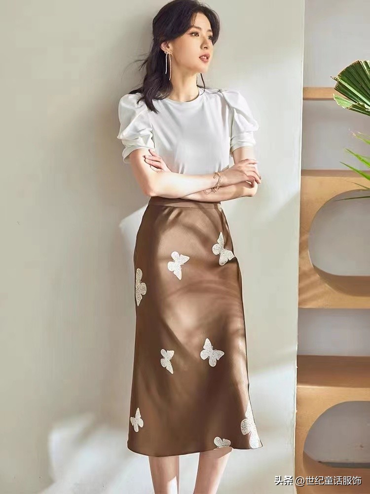 服装店邀约顾客到店文案,服装店顾客买一大堆的朋友圈文案