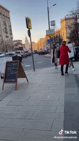 俄罗斯逃课女孩走红,俄罗斯女生被偷拍爆红网络