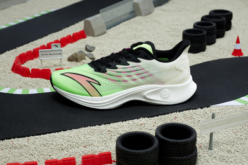 特步也崛起了！减震旋跑鞋来袭，9年结构缓震，成就夏日通勤佳品