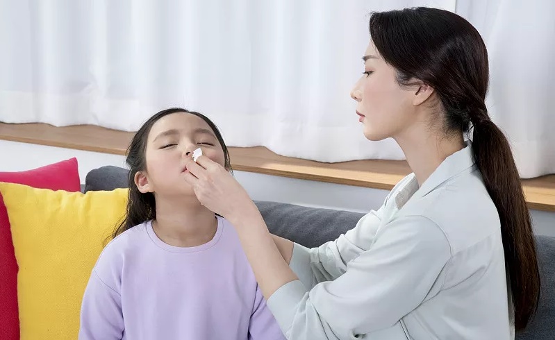 孩子流鼻血怎么快速止血,流鼻血别仰头一招让你快速止血