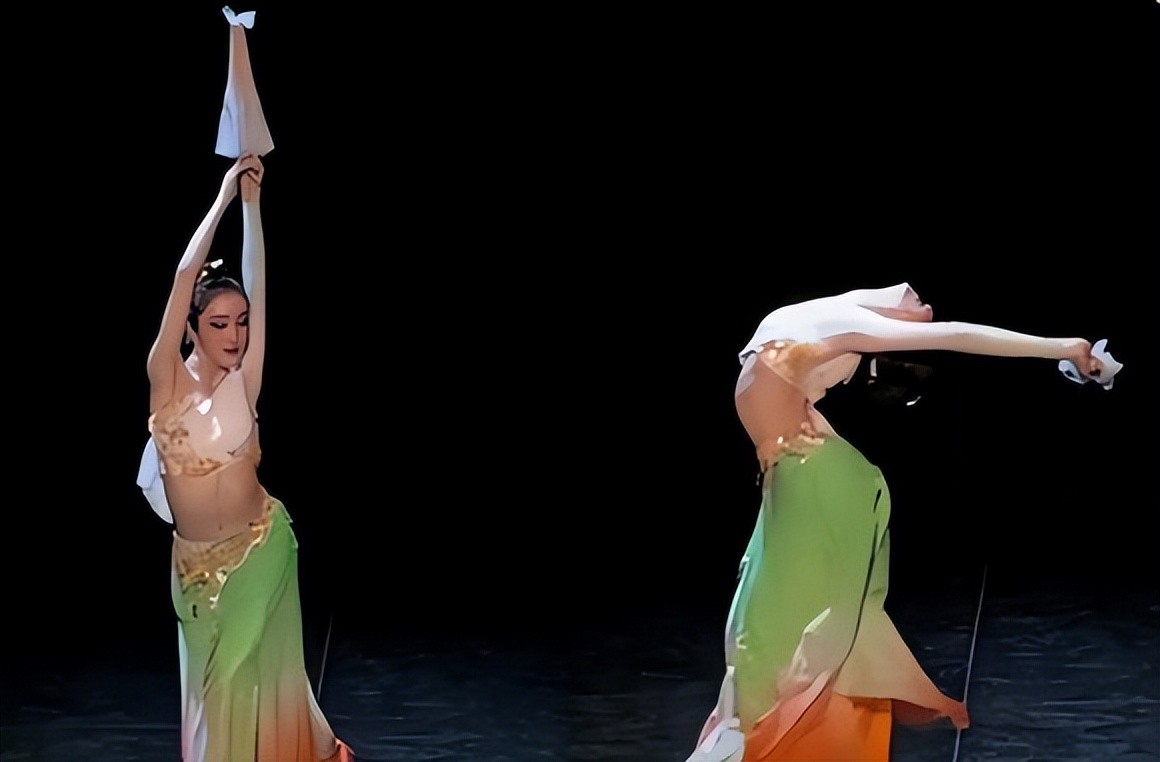 云艺毕业舞蹈,云艺跳舞女孩抖音