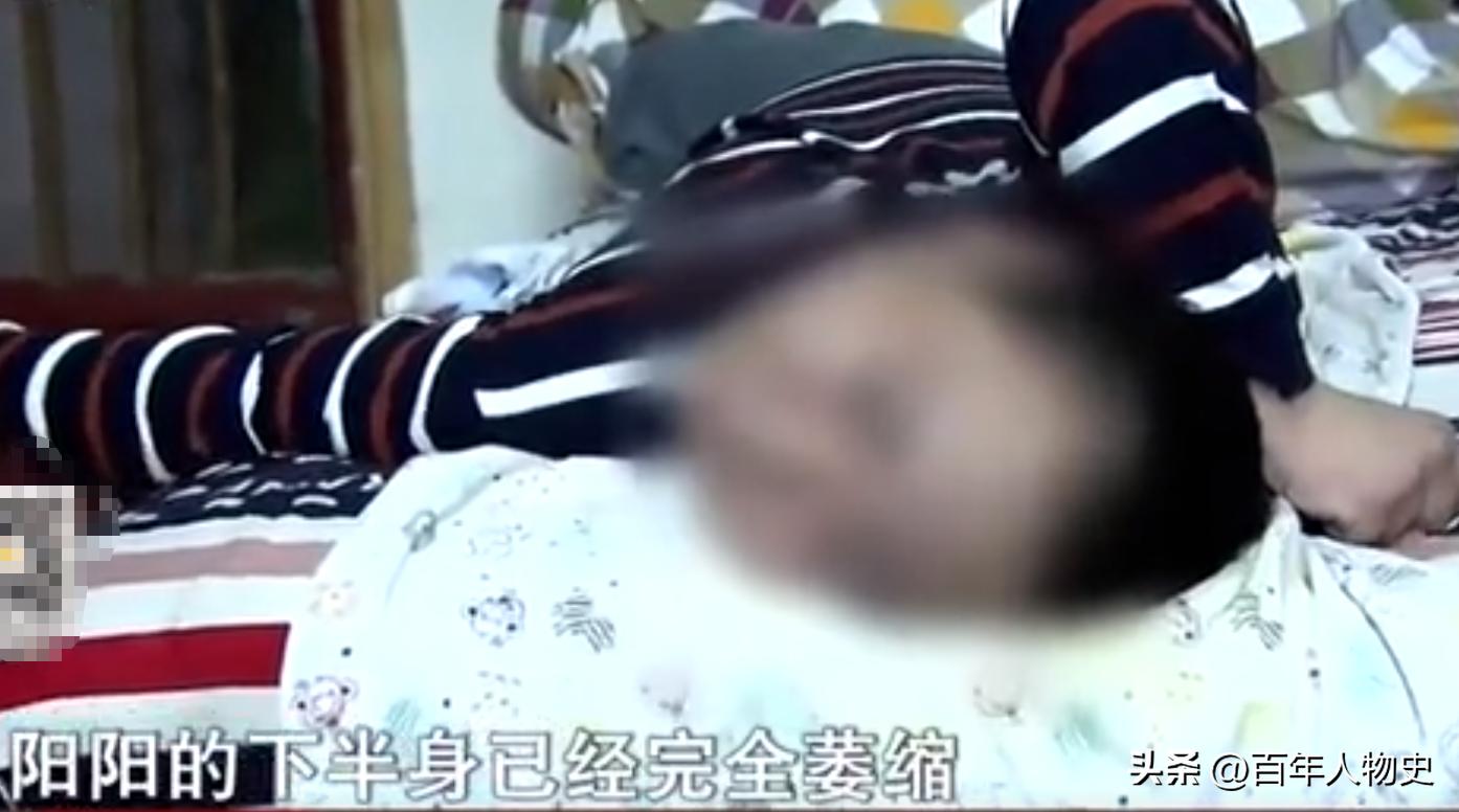 脑瘫男孩被丢给奶奶照顾,13岁孩子瘫痪在床