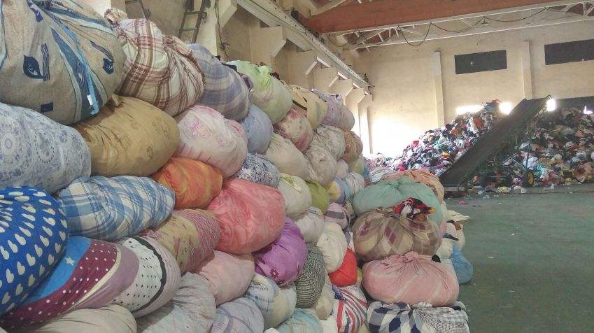 回收旧衣服1吨能赚多少,回收旧衣服一个月能挣20万吗