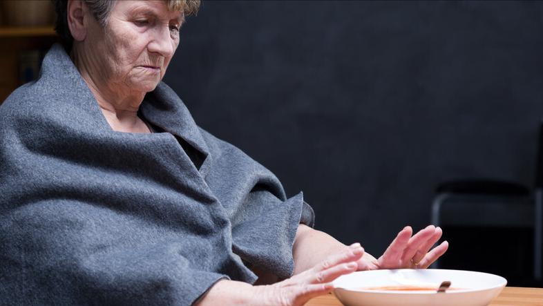 不要错把癌症当小毛病，身体出现2种情况，或是子宫内膜癌的信号