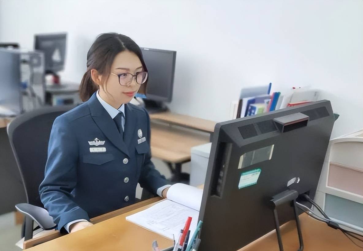 军队文职报考遇冷,军队文职人员为什么越来越难招