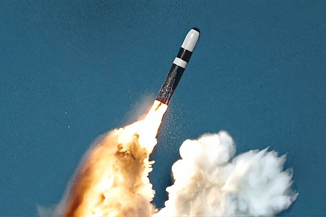 巨浪3导弹官方发射视频,巨浪3导弹vs布拉瓦导弹