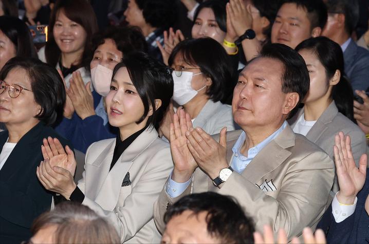 韩国第一夫人访美造型,韩国第一夫人生活装