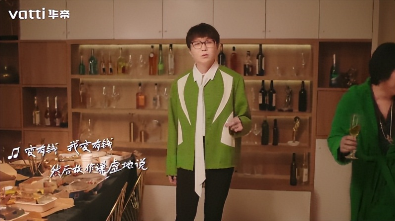 京东手机讲童趣，元气森林玩转折，美团买卖搞新潮【案例挖掘机】