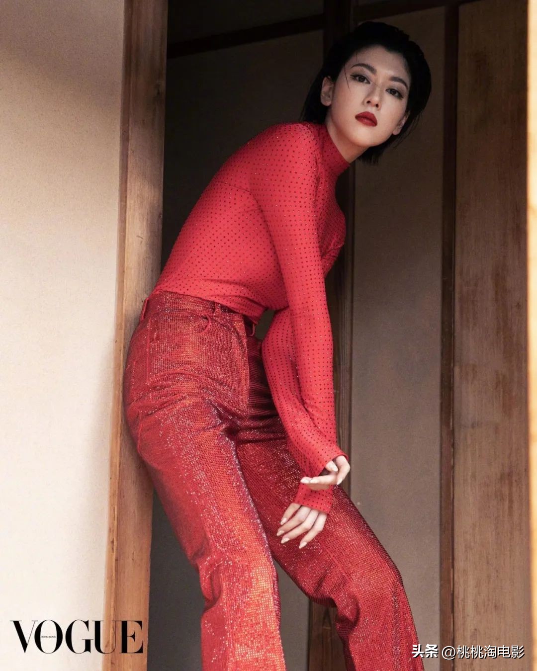 三吉彩花东京时装秀橙色外套,三吉彩花东京时装周原视频