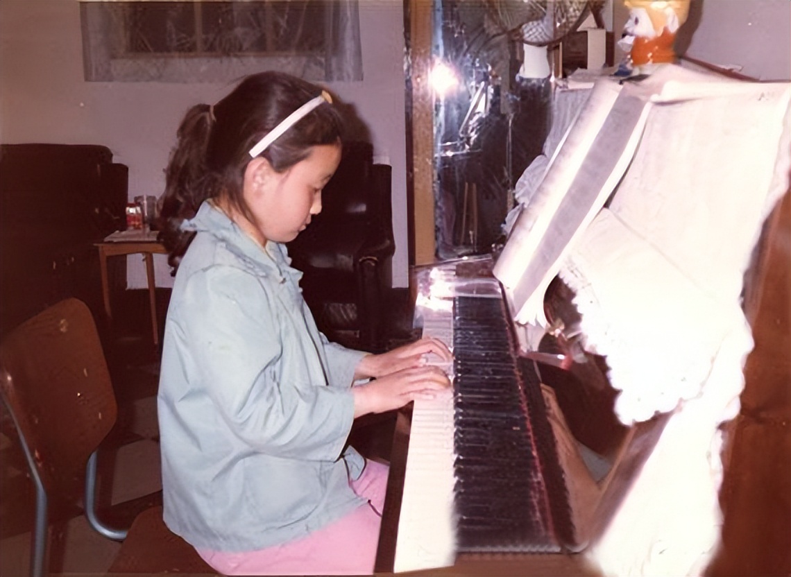 “大魔王”谭晶：当年高考她哭了3天，嫁给大9岁的院士幸福吗？