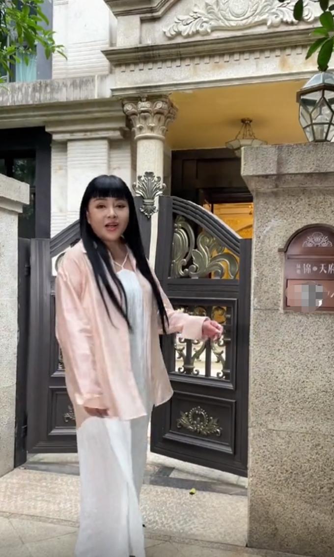 台湾歌手千百惠简介,台湾歌手千百惠定居成都百度视频