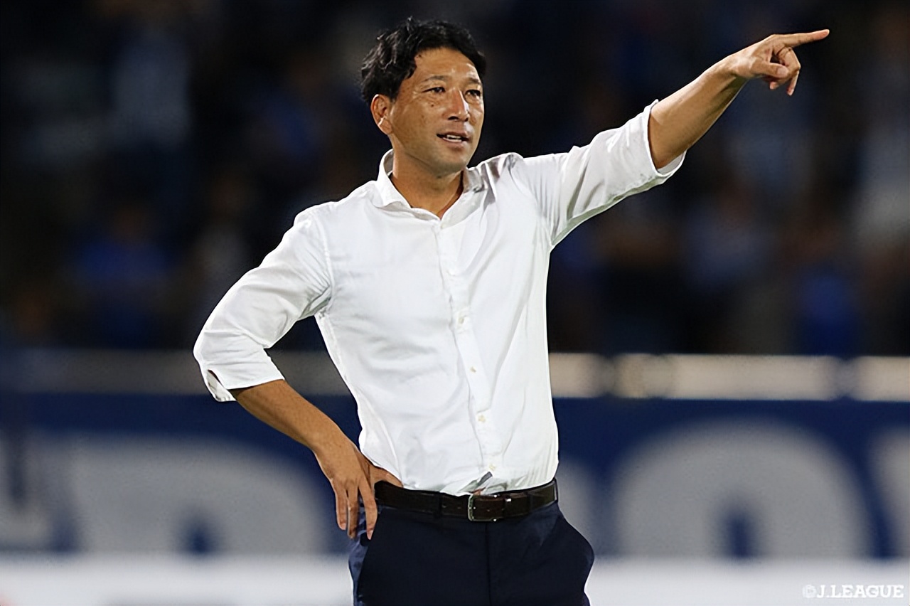 天皇杯新泻天鹅上半场,日天皇杯是什么级别比赛