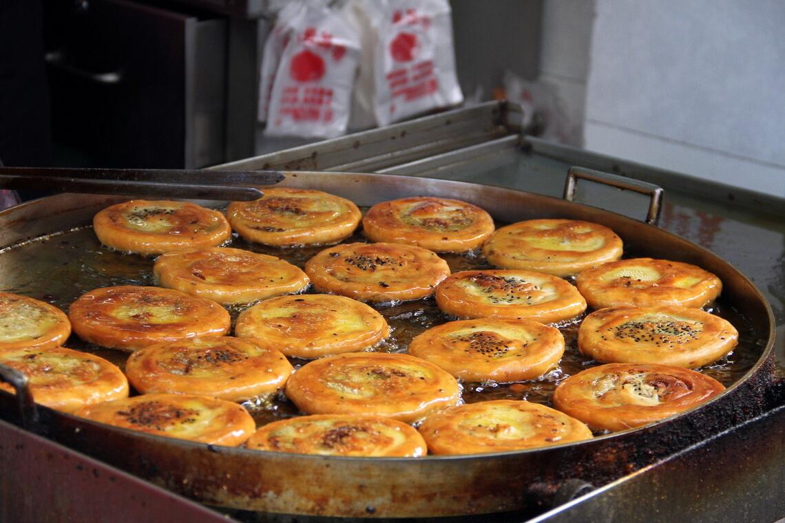 面粉这样做酸甜可口出锅瞬间抢光,面粉的独特做法每一口都酥掉渣