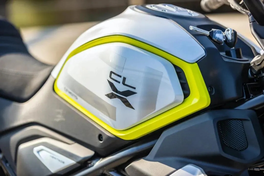 春风250cl-x和赛科龙ra2,1万以内最畅销摩托车春风250