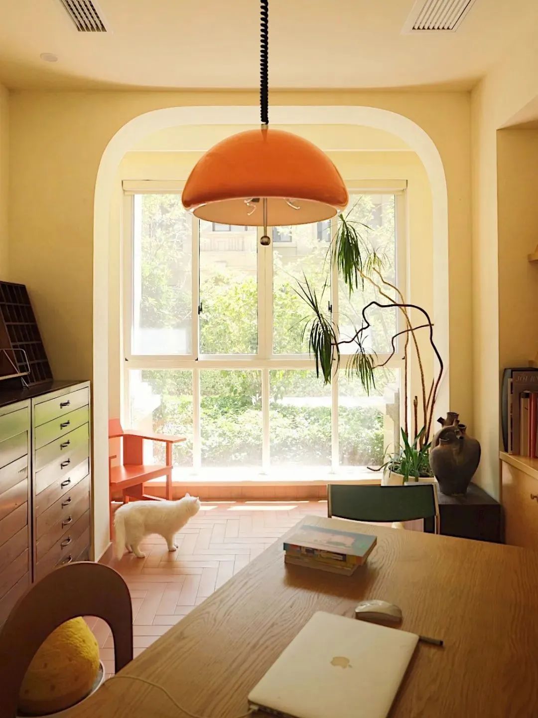 她们在1㎡极繁阅读角，找到了生活的松弛感