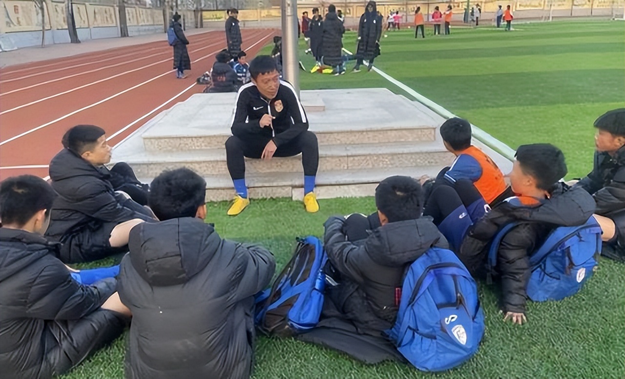 曲波是哪年的国足球员,曲波个人简介资料