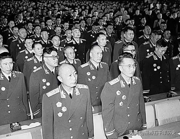 十大元帅最全的一张合影，第二年罗荣桓去世，十大元帅再无全家福