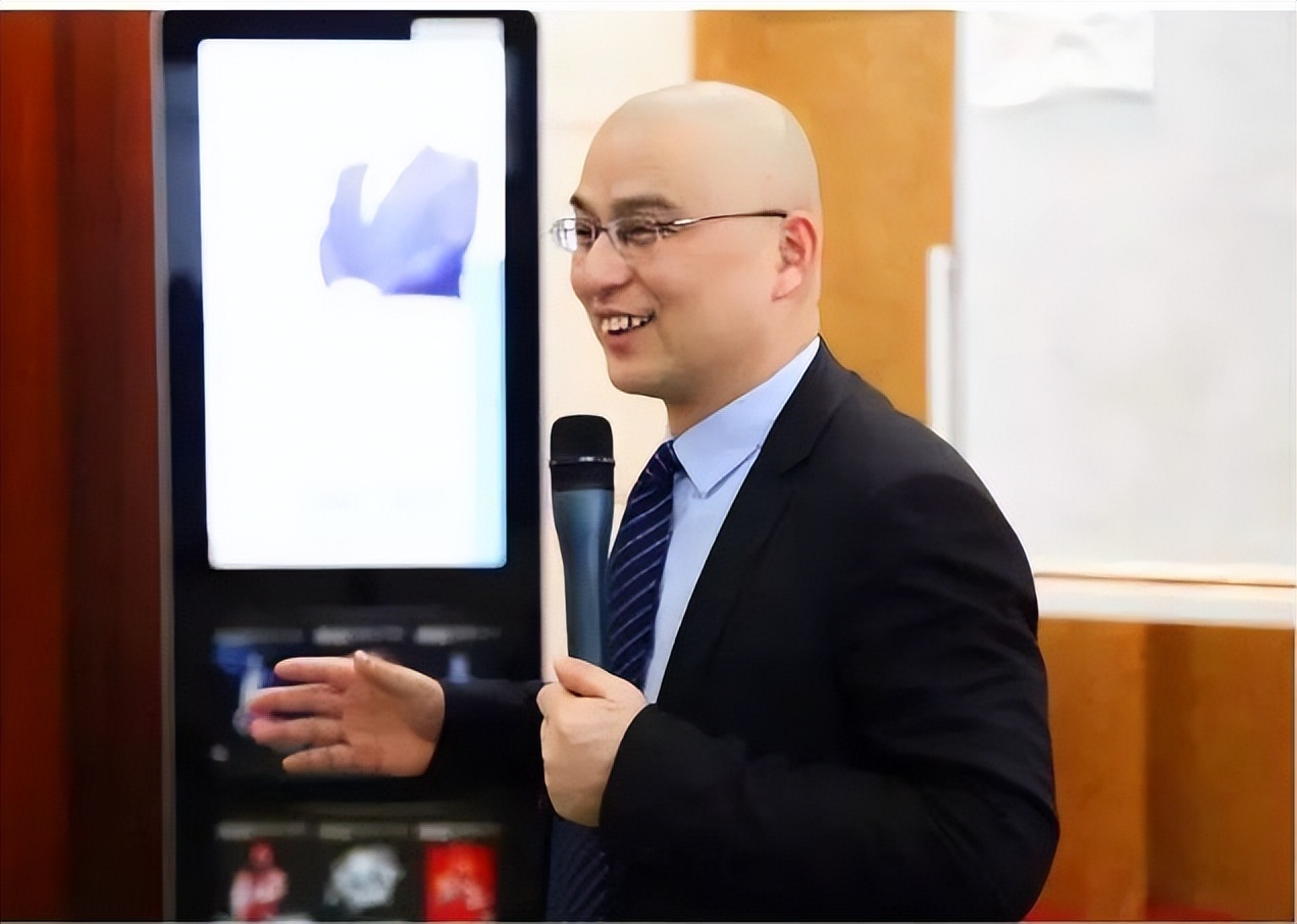 2023户外广告预算怎么投？投沉浸式地标大屏融合商业与艺术！